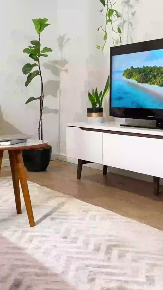 Rack Retrô Madesa Reims para TV até 75 Polegadas Pés de Madeira - Branco